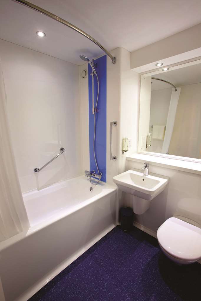 Travelodge Widnes Zimmer foto